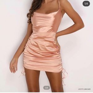 Shein Dress
Size: S
Condition: Brand New